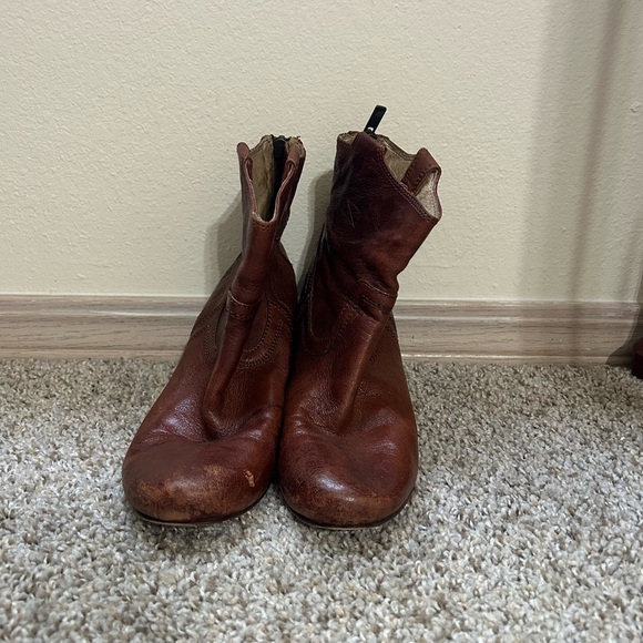 Frye Carson Wedge Cognac Brown Leather Ankle Booties Women’s Size 6 Zip Up Heel - Picture 8 of 13